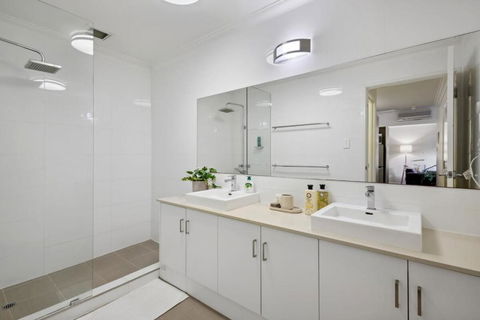 Fabulous Apt In Northbridge With Pool & WiFi - Accommodation Bookings 4