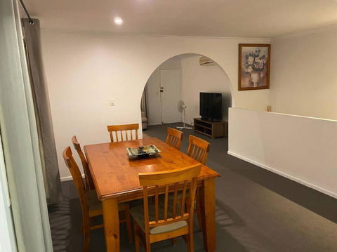 FAMILY 3-bedroom Everton Hills Apartment - Accommodation Bookings 0