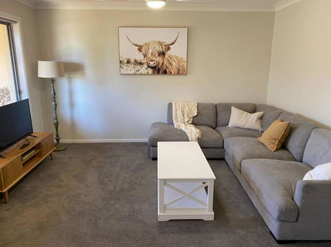 Family Favourite, Spacious 2 Bedroom Unit - Accommodation Bookings 0