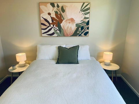 Family Favourite, Spacious 2 Bedroom Unit - Accommodation Bookings 1