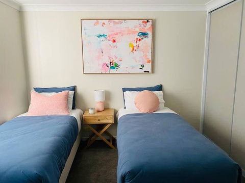 Family Favourite, Spacious 2 Bedroom Unit - Accommodation Bookings 3
