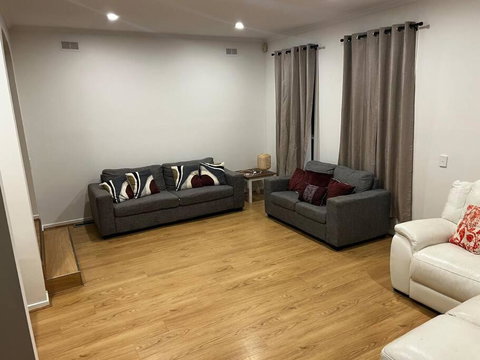 Family Home- Close To Knox City & Dandenong Ranges - Accommodation Bookings 4