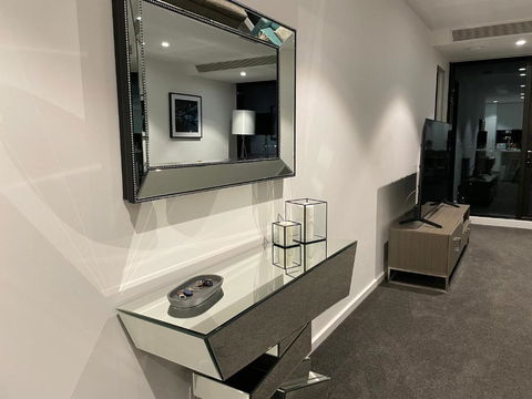 Fantastic 3 Bedroom Apartment In Southbank - Accommodation Bookings 1