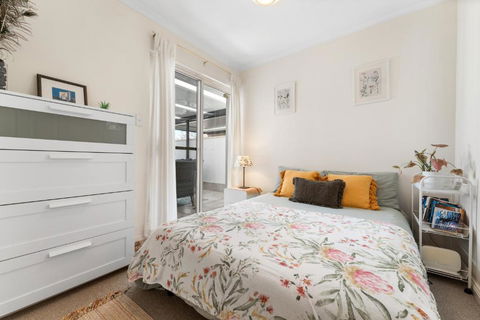 Fantastic Family Home Near City - Accommodation Bookings 3