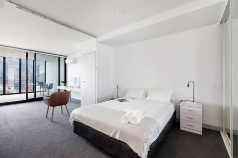 Flinders Street Simplicity Overlooking The Yarra - Accommodation Bookings 1