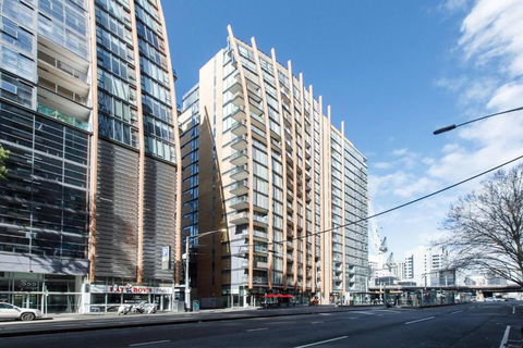 Flinders Street Simplicity Overlooking The Yarra - Accommodation Bookings 2
