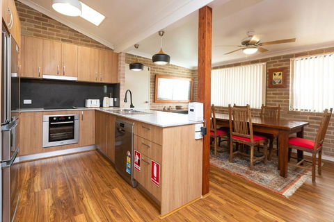 Flora Parade 6 - Accommodation Bookings 2
