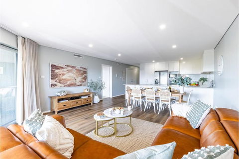 Footprints 1 - Accommodation Bookings 2
