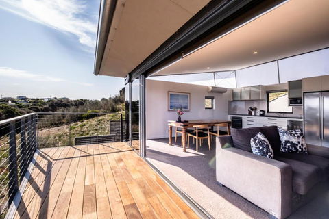Footprints 2 - Accommodation Bookings 1
