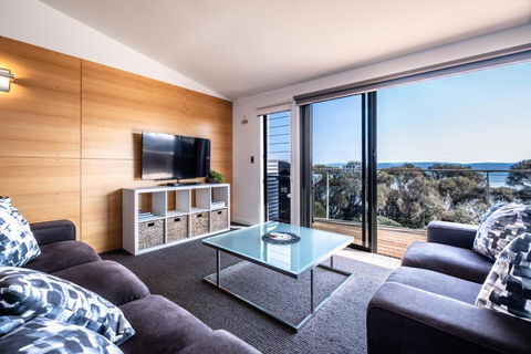 Footprints 2 - Accommodation Bookings 2