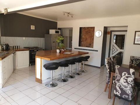 Fossickers Den Dugout Accommodation - Accommodation Bookings 3