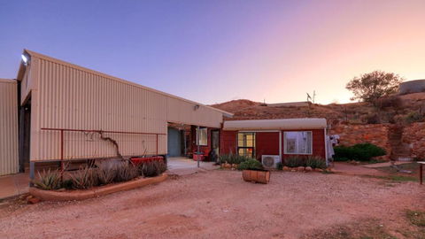 Fossickers Den Dugout Accommodation - Accommodation Bookings 0