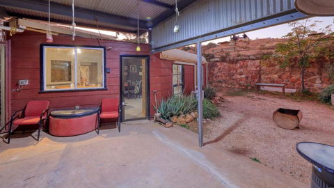 Fossickers Den Dugout Accommodation - Accommodation Bookings 1