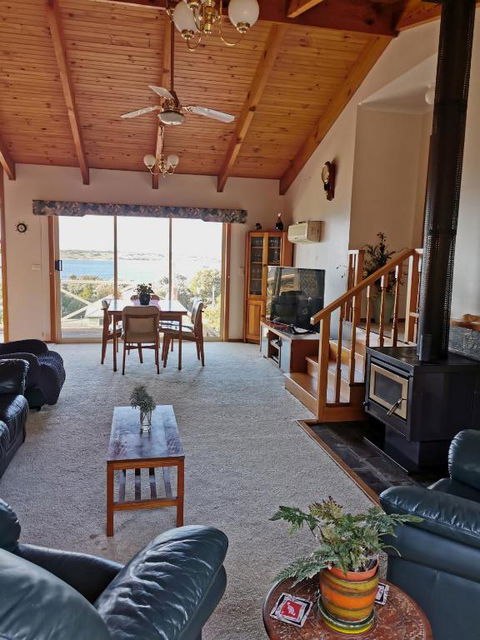 Flinders Island Masters Quarters - Lady Barron - Accommodation Bookings 3