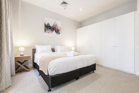 Fabulous Collins Street Luxury 2 BR Apartment - Accommodation Bookings 3