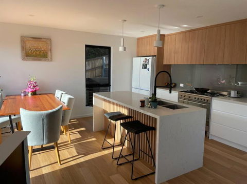 Fabulous, New, Well Appointed Beach House - Accommodation Bookings 2