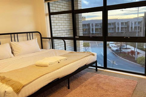 Family Friendly 2BR Townhouse 5mins To Hospital - Accommodation Bookings 1