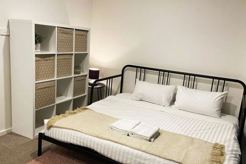 Family Friendly 2BR Townhouse 5mins To Hospital - Accommodation Bookings 4