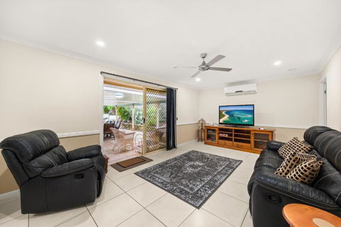 Family-Friendly 5-Bed Close To The Coast & Airport - Accommodation Bookings 1