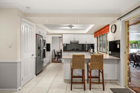 Family-Friendly 5-Bed Close To The Coast & Airport - Accommodation Bookings 4