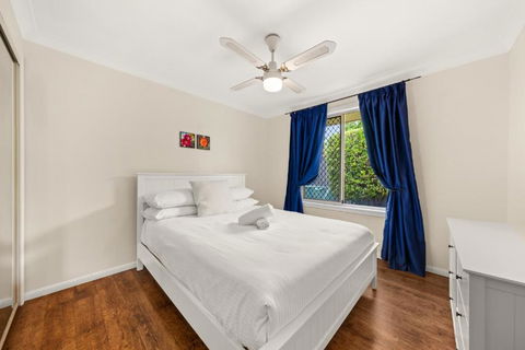 Family-Friendly 5-Bed Close To The Coast & Airport - Accommodation Bookings 3