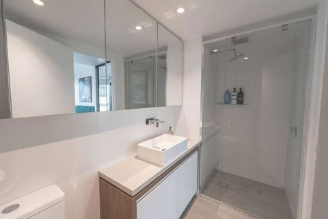 FV Peppers 2BR 2BA W Parking, Shared Spa, Gym, Pool - Accommodation Bookings 3
