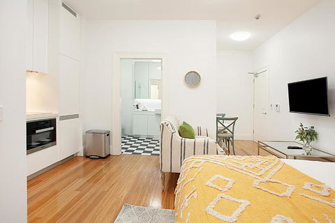 Funky Inner West Studio With Private Patio - Accommodation Bookings 1
