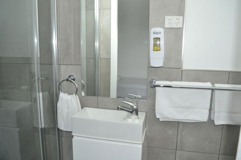 Garden Hotel - Accommodation Bookings 3