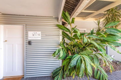Gawler Townhouses 1C , 1 Queen Bed - Accommodation Bookings 3