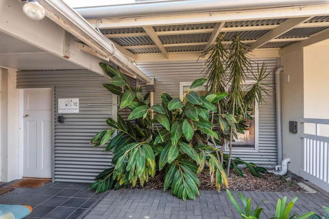 Gawler Townhouses 1C , 1 Queen Bed - Accommodation Bookings 2