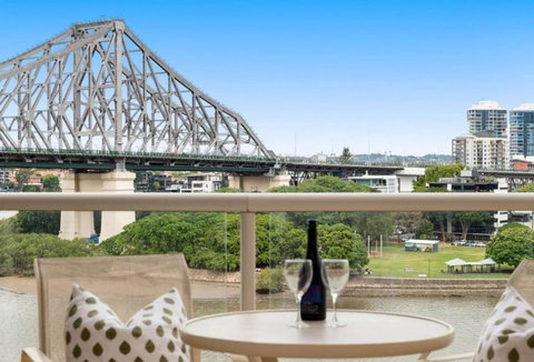 Gilded River - Vintage Charm & River Front Luxury 1 Bedroom Apartment - Story Bridge Views - Accommodation Bookings 0