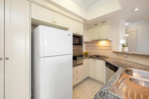 Gilded River - Vintage Charm & River Front Luxury 1 Bedroom Apartment - Story Bridge Views - Accommodation Bookings 1