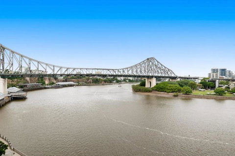 Gilded River - Vintage Charm & River Front Luxury 1 Bedroom Apartment - Story Bridge Views - Accommodation Bookings 2