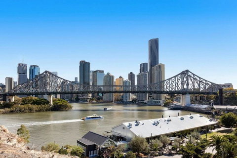 Gilded River - Vintage Charm & River Front Luxury 1 Bedroom Apartment - Story Bridge Views - Accommodation Bookings 4