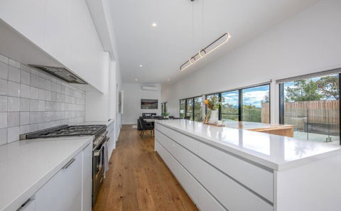 Glamour In Gisborne - With Spa! - Accommodation Bookings 2