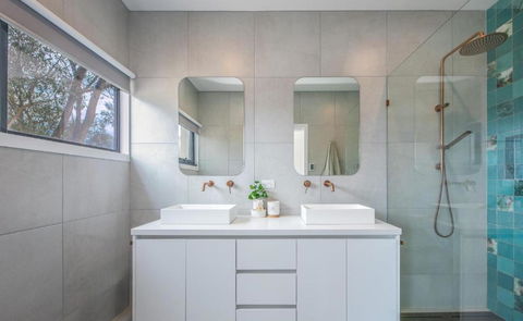 Glamour In Gisborne - With Spa! - Accommodation Bookings 4