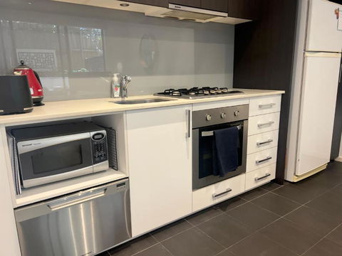 Glen Iris Gem - Modern Apartment With Car Park - Accommodation Bookings 4