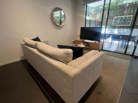 Glen Iris Gem - Modern Apartment With Car Park - Accommodation Bookings 2