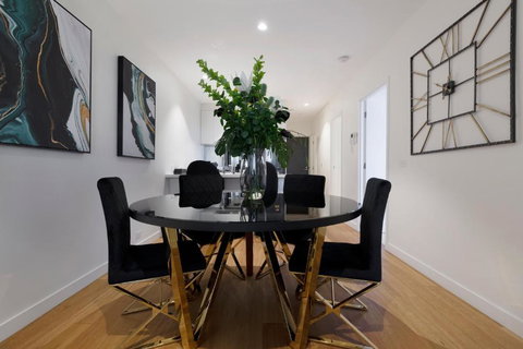 Glitz & GlamourHeart Of Southbank2 Car Parks - Accommodation Bookings 2