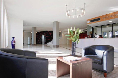 Golden Pebble Hotel - Accommodation Bookings 4