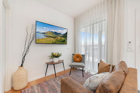 Gorgeous 3-Bed House With Spacious Shared Backyard - Accommodation Bookings 0