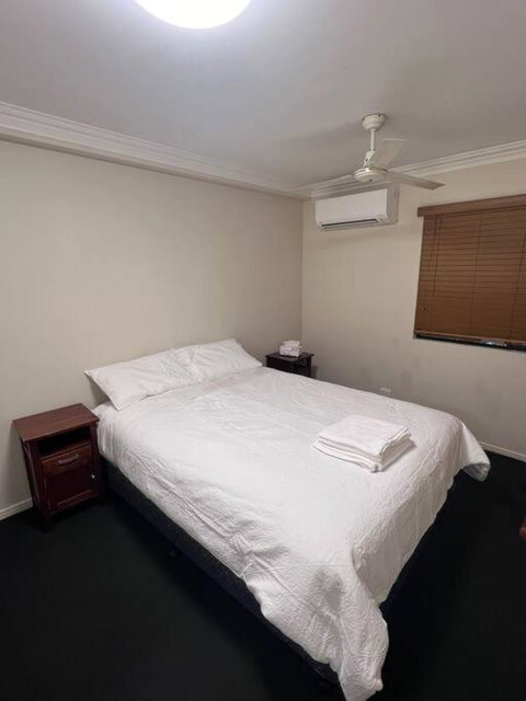 Fully Furnished Modern Unit In Centre Of City - Accommodation Bookings 3
