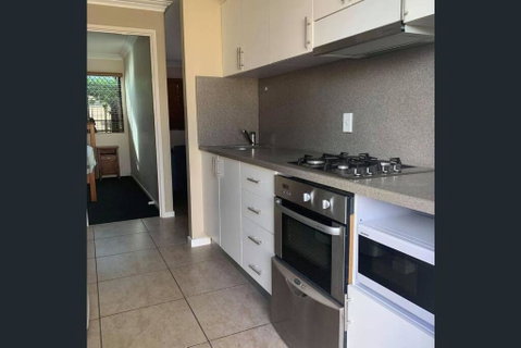 Fully Furnished Modern Unit In Centre Of City - Accommodation Bookings 4