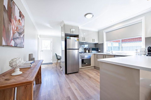 Grevillea Court - Close To Zoo, Firepit & BBQ - Accommodation Bookings 1