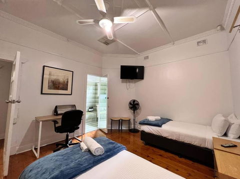 Group House With Views Of The Salt Pool And Spa - Accommodation Bookings 2