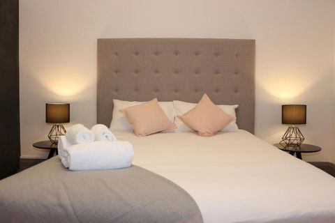 Guildford Hotel - Accommodation Bookings 2