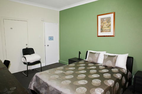 Hampton Court Apartments - Accommodation Bookings 1