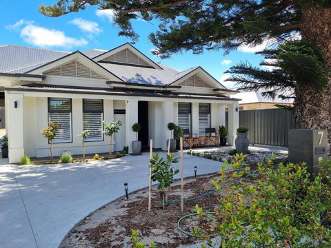 Hampton On Washington - FREE Wifi And Netflix - Accommodation Bookings 0