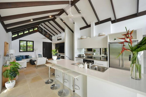 Hapuka - Luxury Villa With Stunning Views On Murphy St - Accommodation Bookings 1