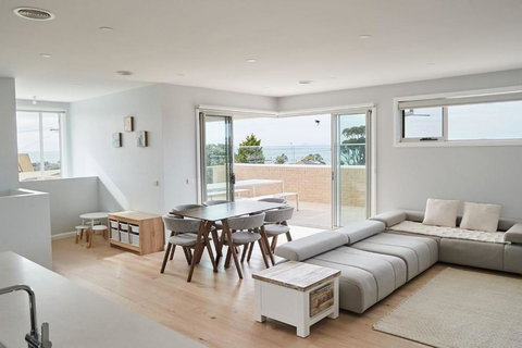 Harbour Horizons - Balcony BBQs And Calm Water Views - Accommodation Bookings 0